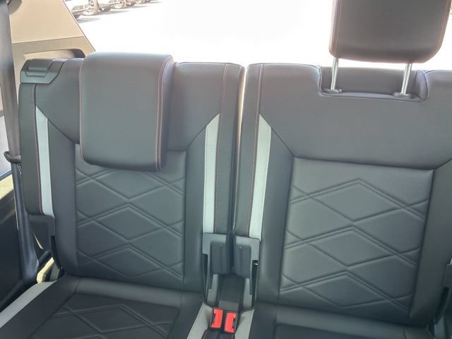 Used 2025 Volkswagen Atlas Peak Edition SE AWD/4WD image 29