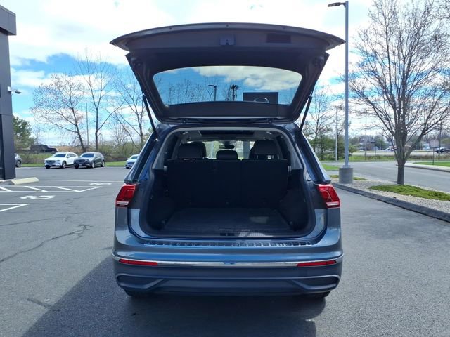 Used 2023 Volkswagen Tiguan SE w/ Panoramic Sunroof Package image 10