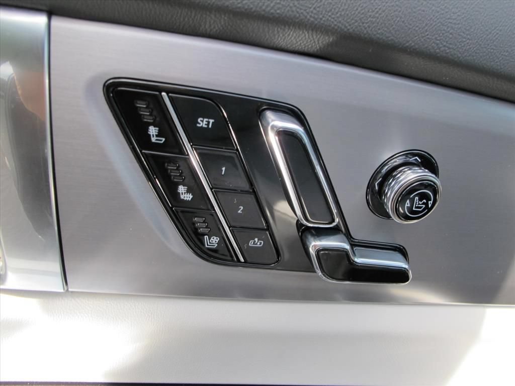 New 2027 Cadillac Vistiq Luxury w/ LPO, Floor Liner Package AWD/4WD image 13