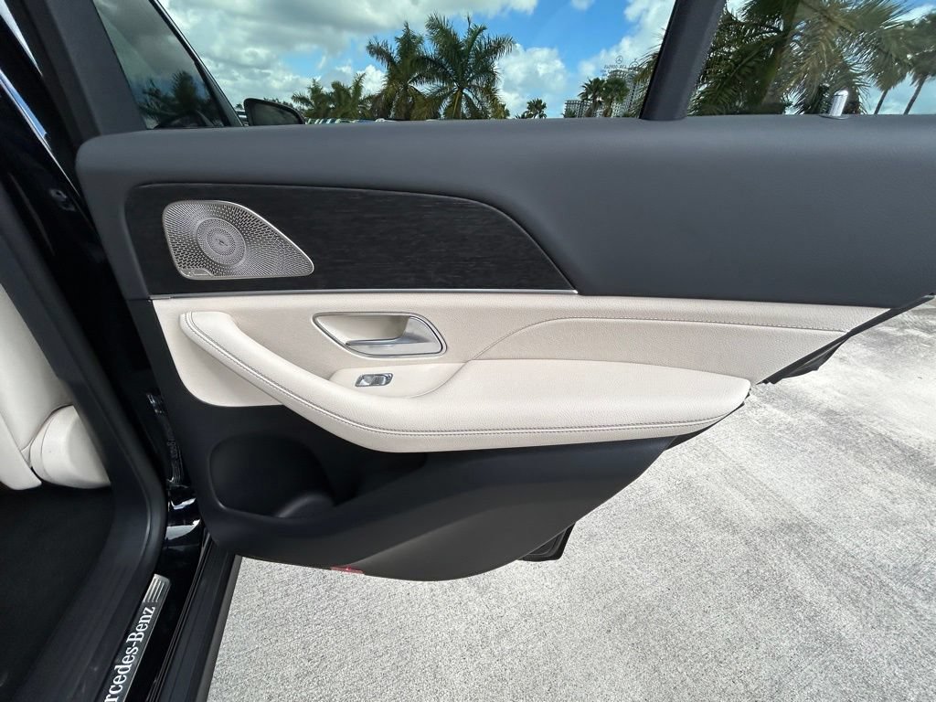Used 2025 Mercedes-Benz GLE 450e 4MATIC image 32