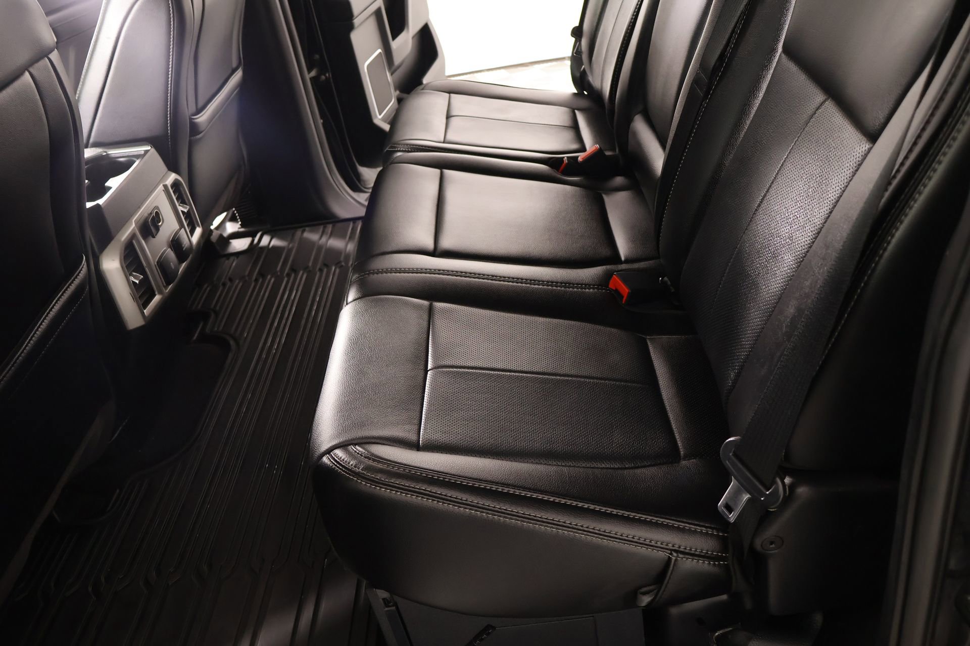 Used 2020 Ford F350 Lariat image 13