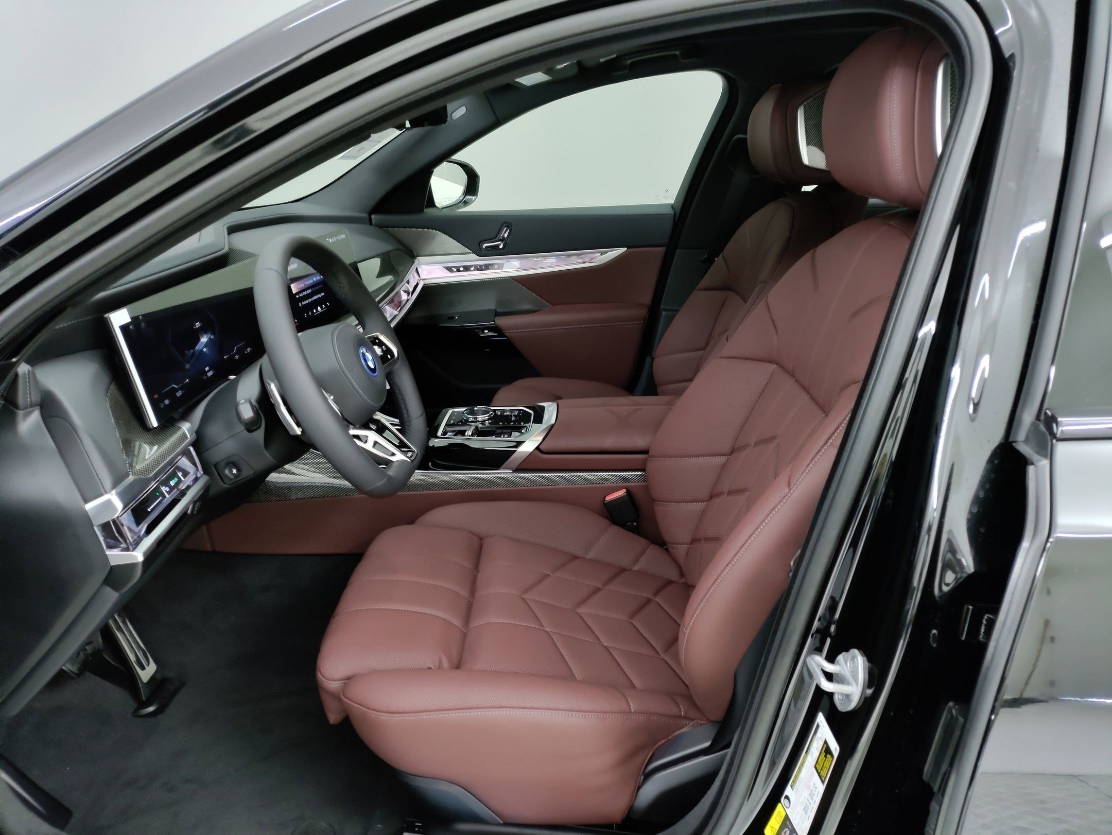 New 2025 BMW i7 xDrive60 w/ Premium Package image 12