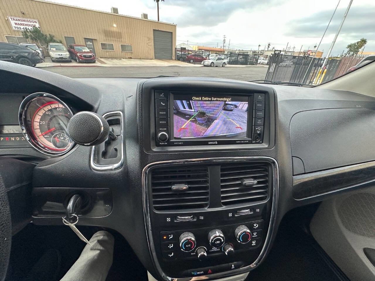 Used 2018 Dodge Grand Caravan SE w/ UConnect Hands-Free Group image 18