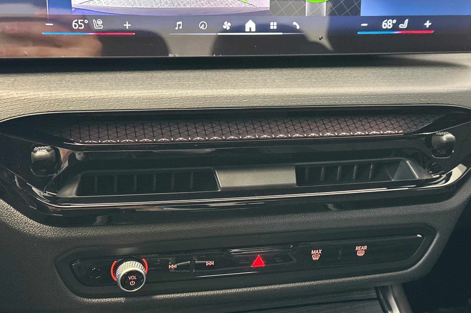 New 2026 BMW 330i Sedan w/ M Sport Package image 16