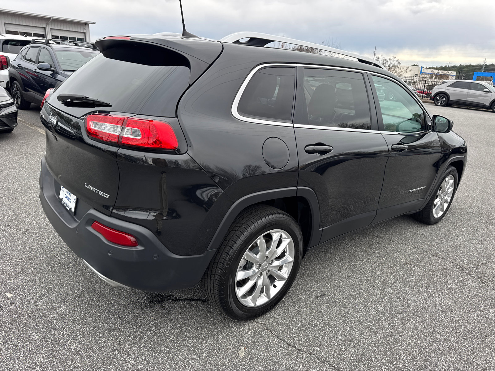 Used 2016 Jeep Cherokee Limited w/ Technology Group image 7