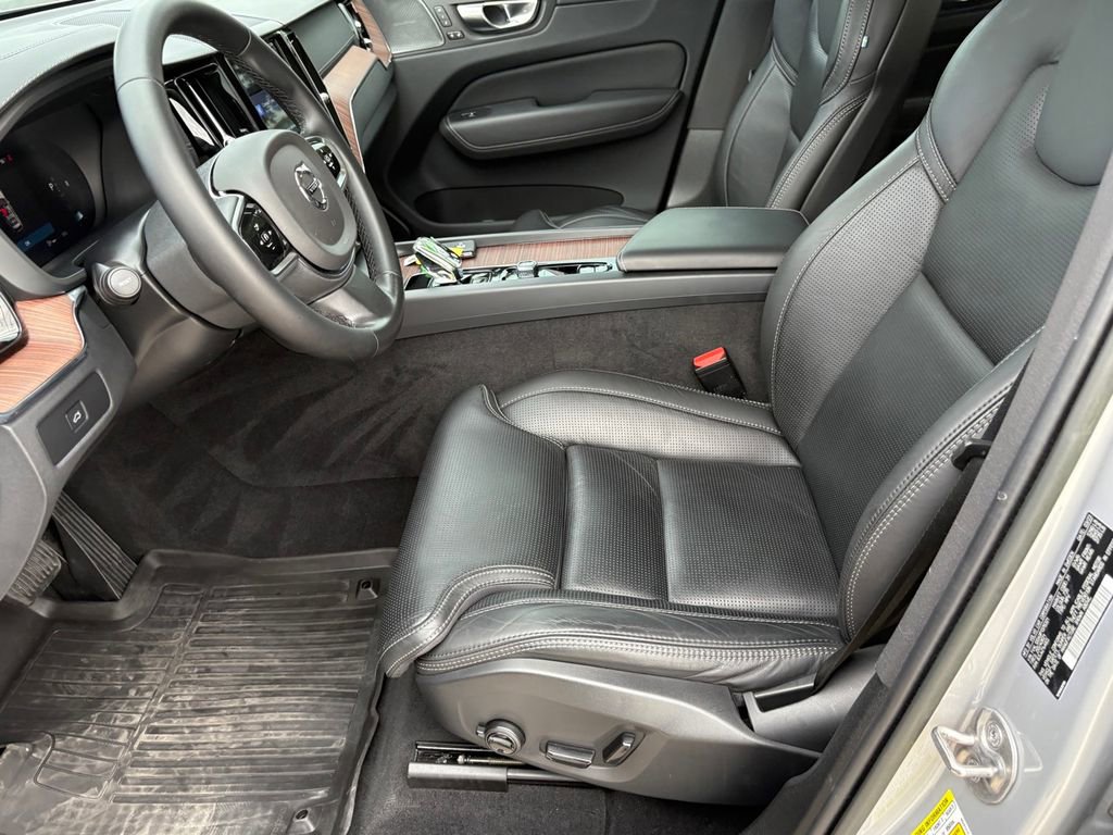 Used 2023 Volvo XC60 B5 Ultimate w/ Climate Package image 27