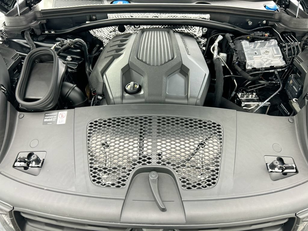 Used 2026 Porsche Macan AWD/4WD image 30