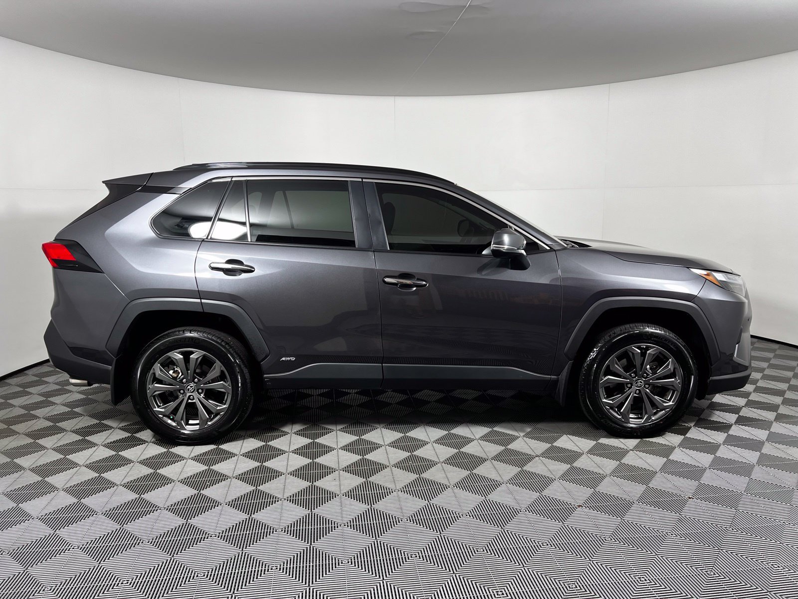Certified 2022 Toyota RAV4 Limited w/ Limited Grade Weather Package AWD/4WD image 4