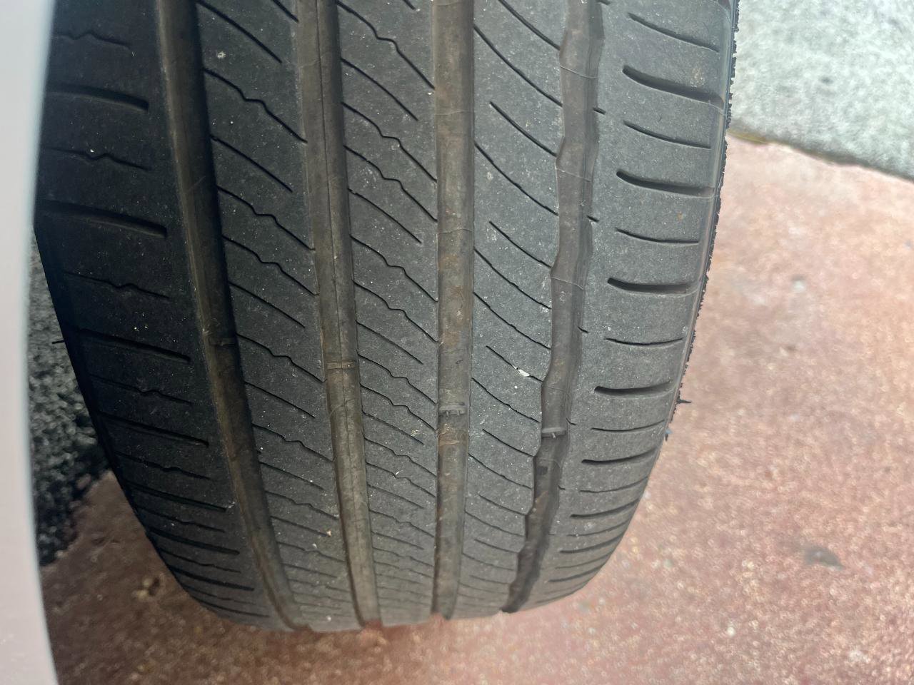 Used 2013 Lexus ES 300h w/ Luxury Pkg image 34