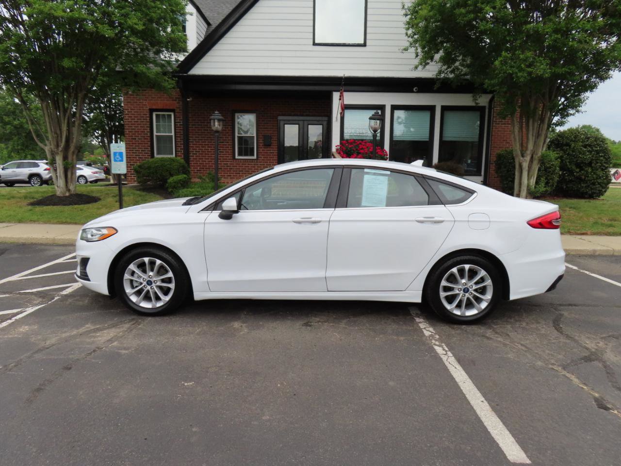 Used 2020 Ford Fusion SE FWD image 3
