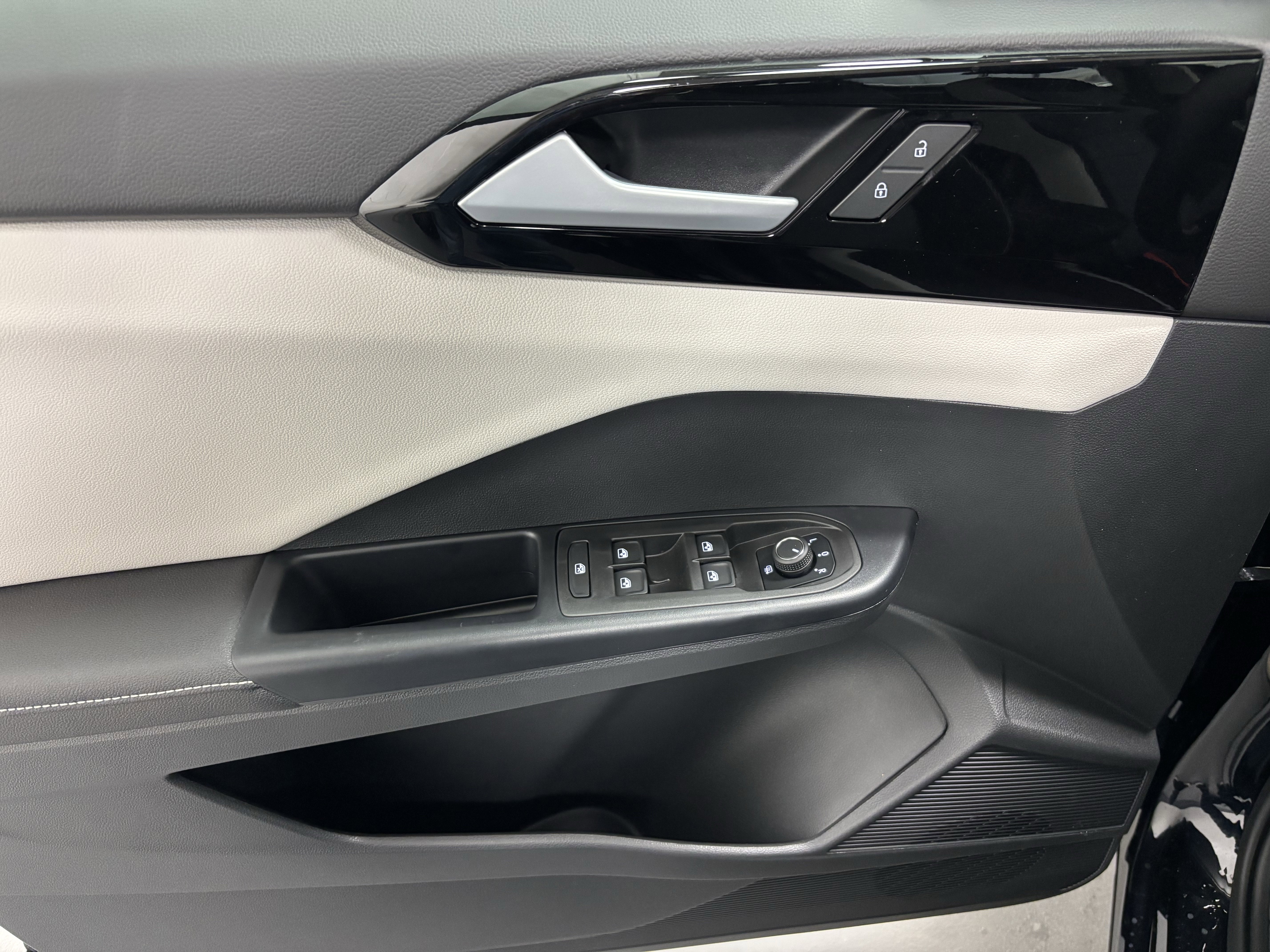 New 2025 Volkswagen Taos S image 2