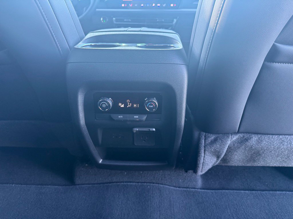 New 2027 Chevrolet Traverse LT w/ Midnight/Sport Edition FWD image 15