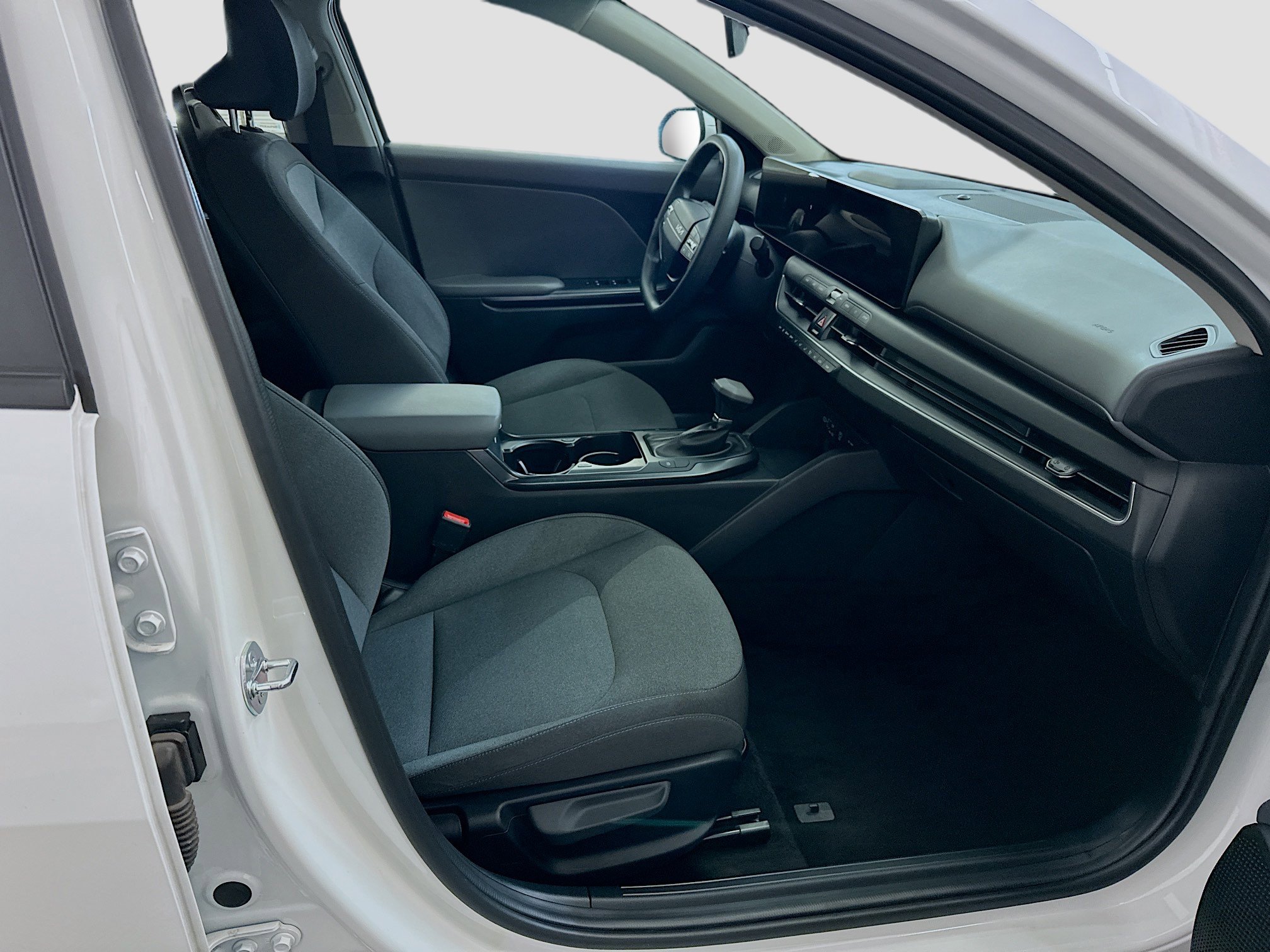 Used 2025 Kia K4 LXS image 32