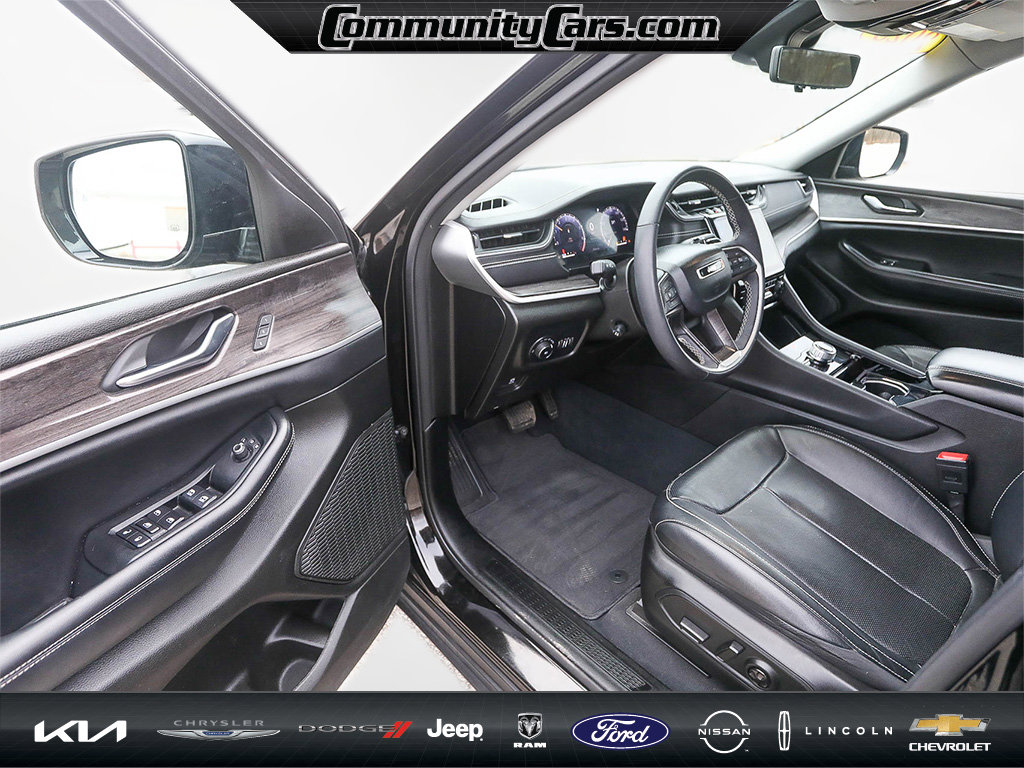 Used 2023 Jeep Grand Cherokee L Limited w/ Luxury Tech Group II image 12