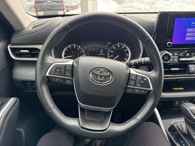 Used 2023 Toyota Highlander XLE image 14