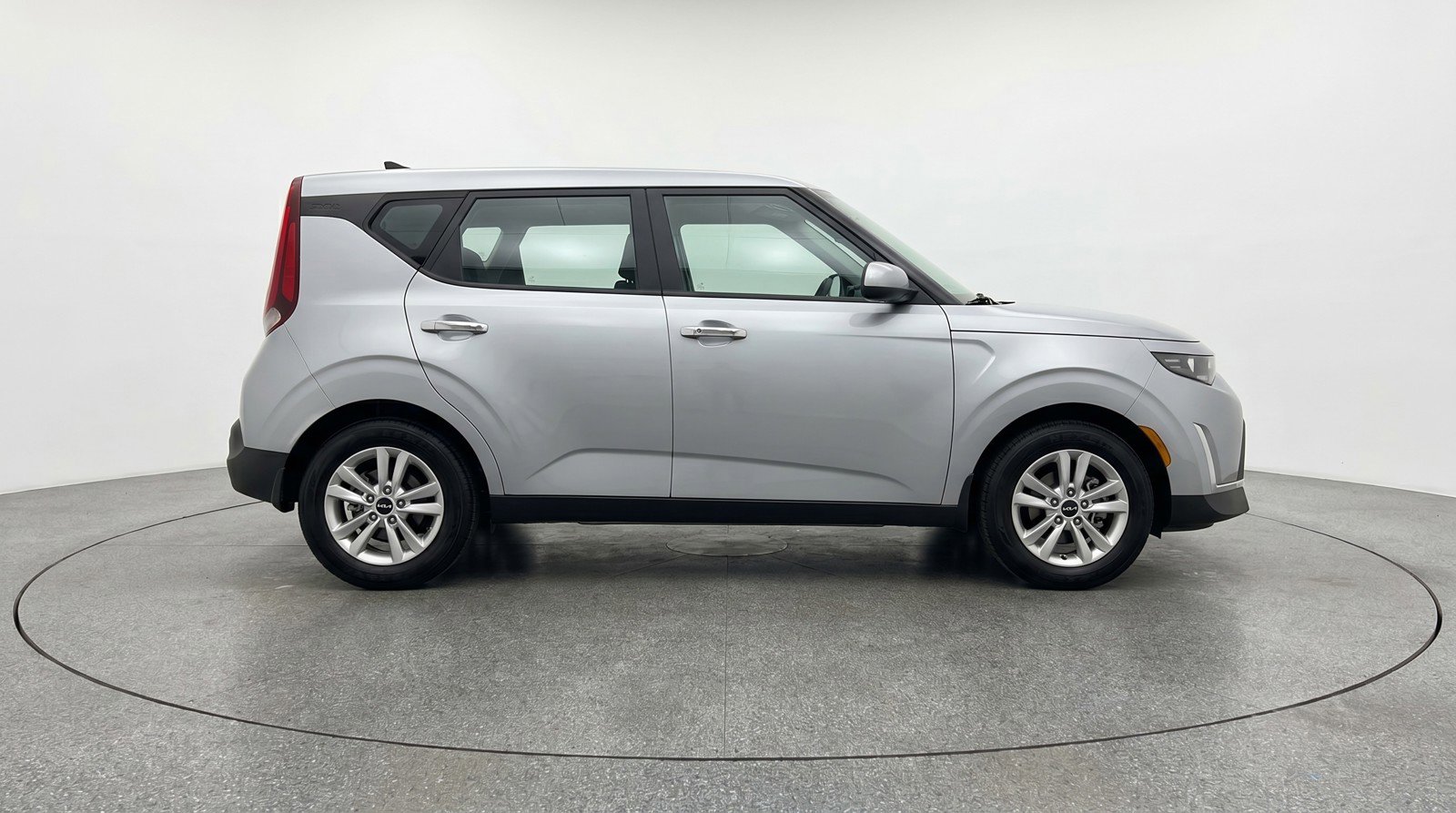 Used 2025 Kia Soul LX w/ LX Technology Package FWD image 11