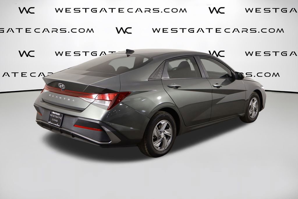 Used 2025 Hyundai Elantra SE FWD image 42