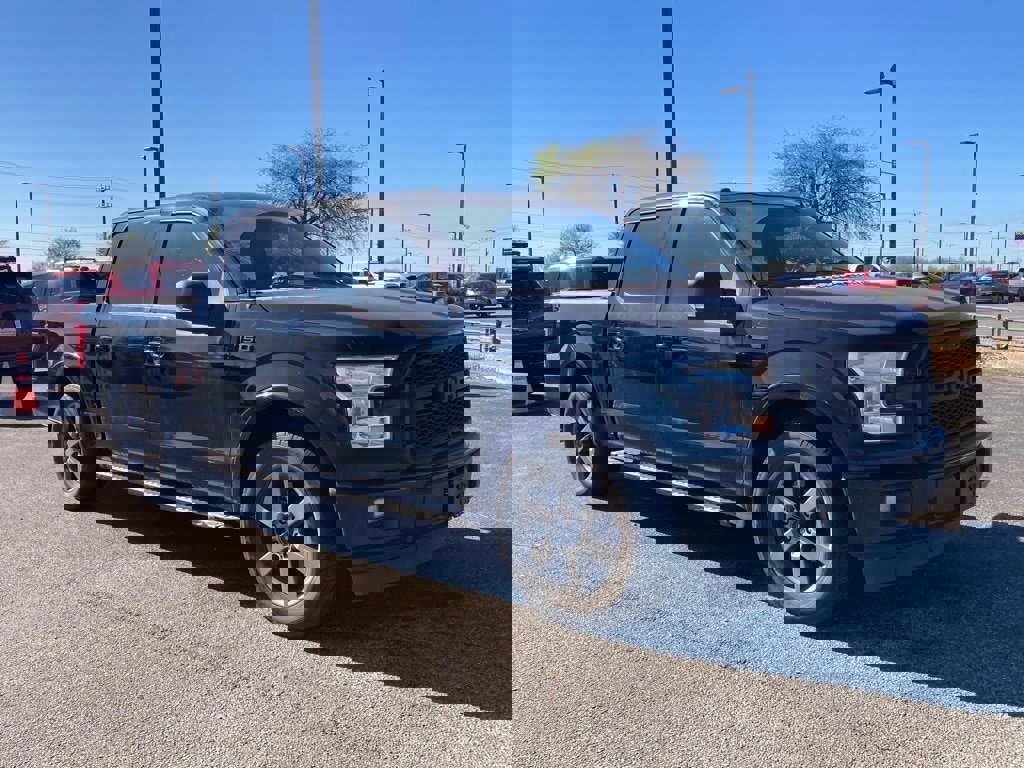 Used 2017 Ford F150 XLT w/ Equipment Group 302A Luxury image 3