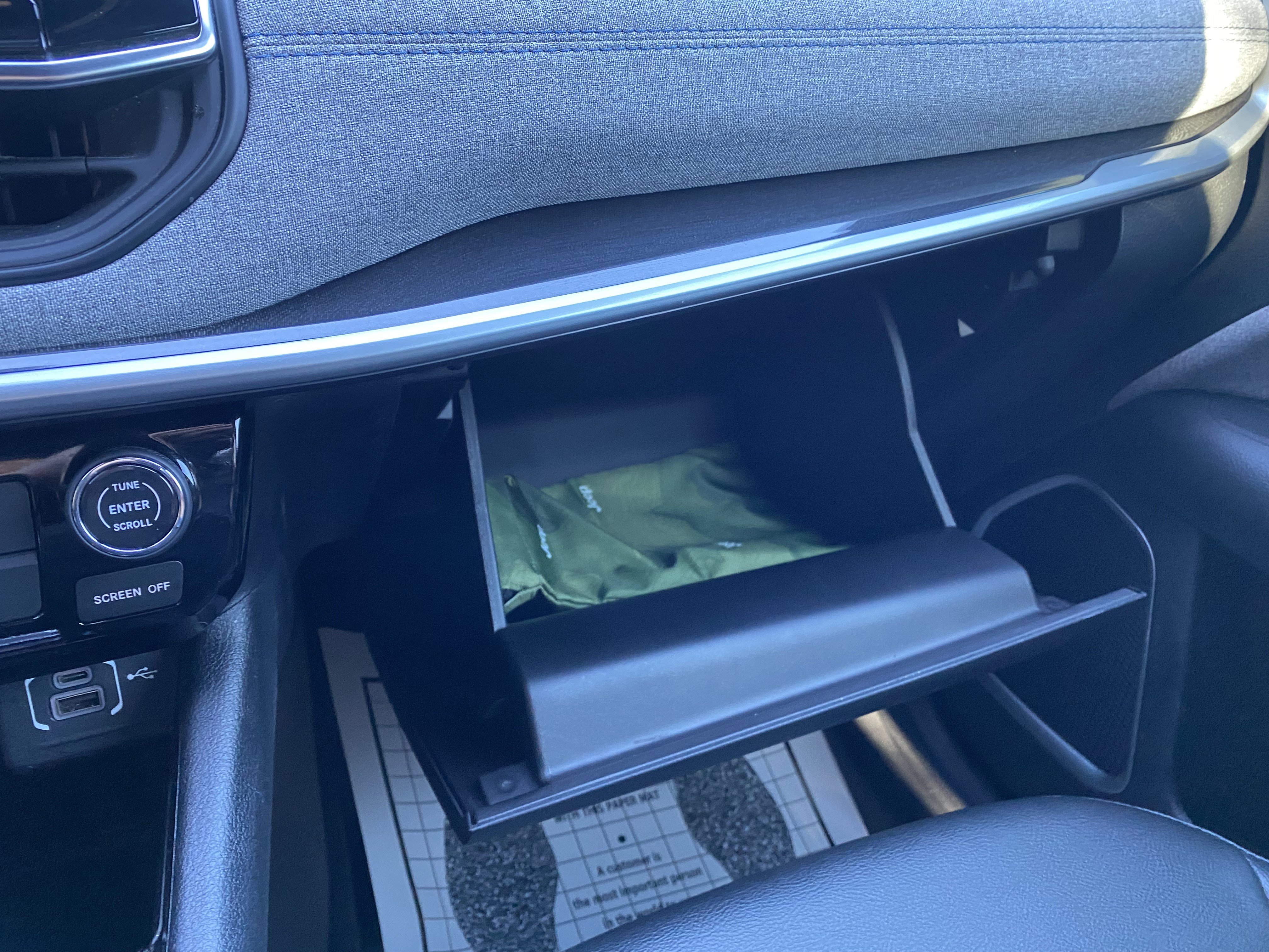 Used 2024 Jeep Compass Latitude image 30