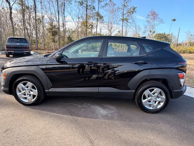 Used 2025 Hyundai Kona SE image 2