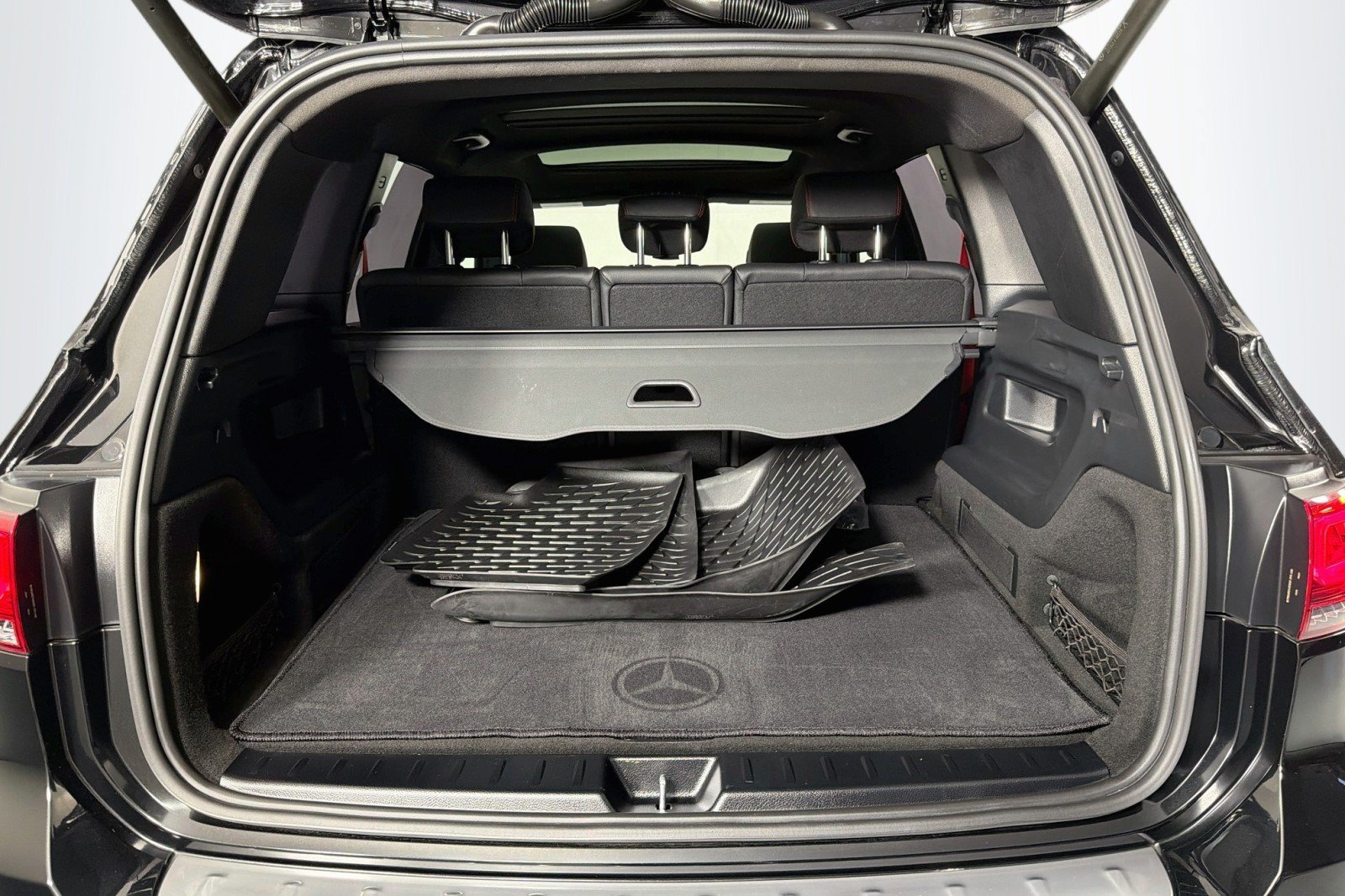 Certified 2023 Mercedes-Benz GLB 35 AMG 4MATIC image 24