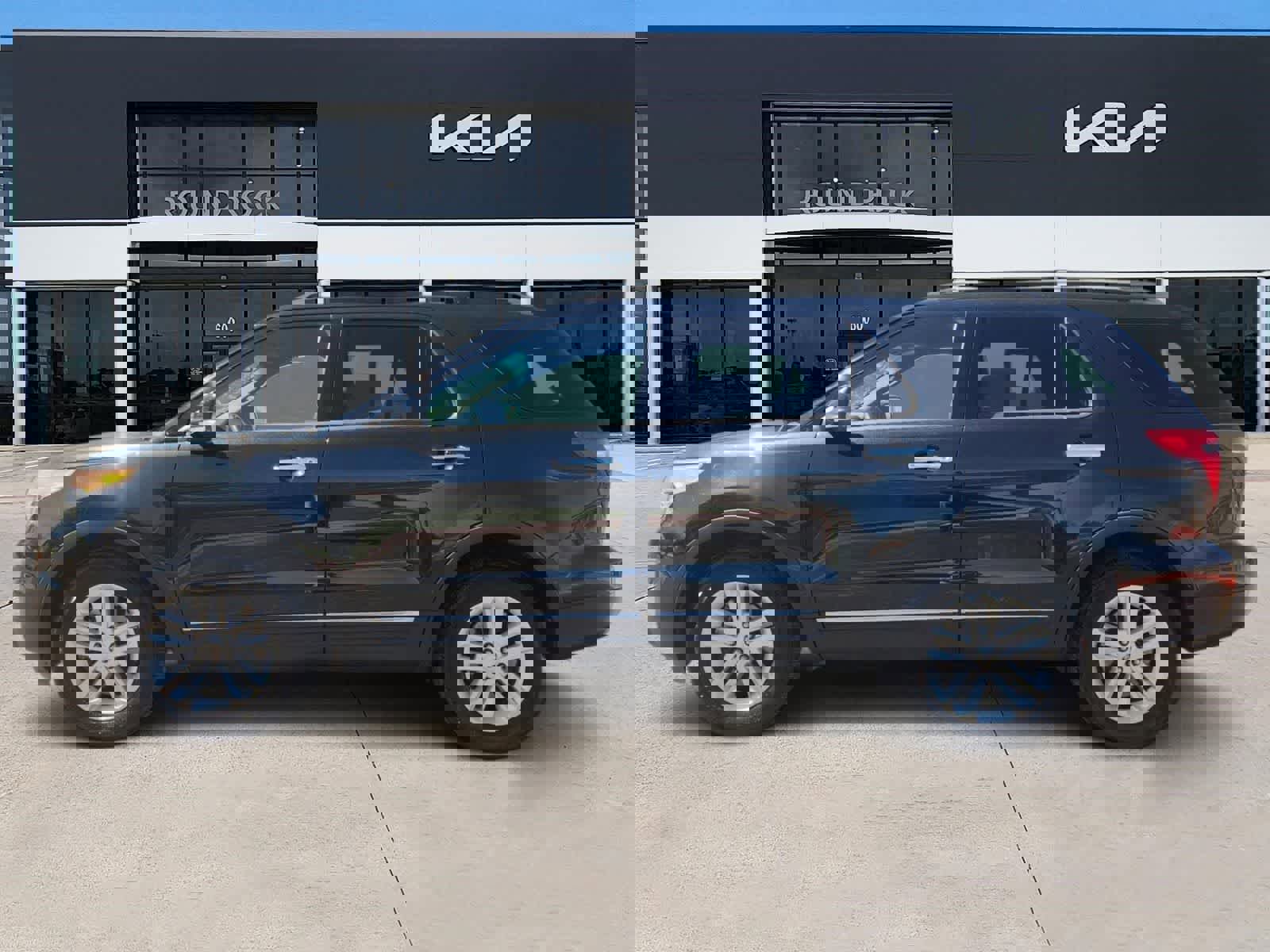 Used 2013 Ford Explorer XLT image 4