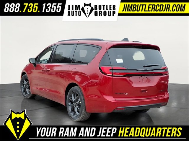 New 2026 Chrysler Pacifica Limited image 4