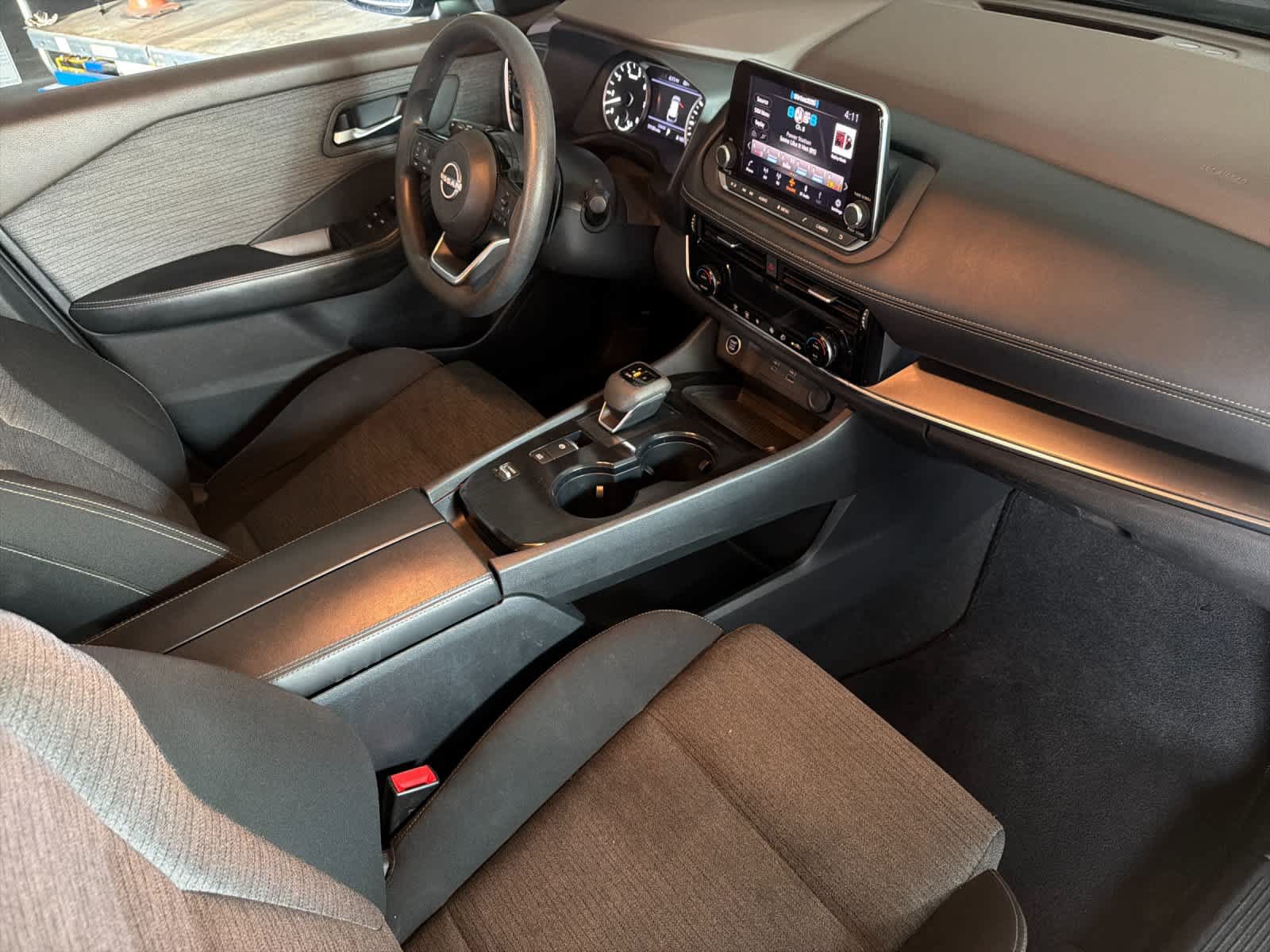 Used 2022 Nissan Rogue SV FWD image 16