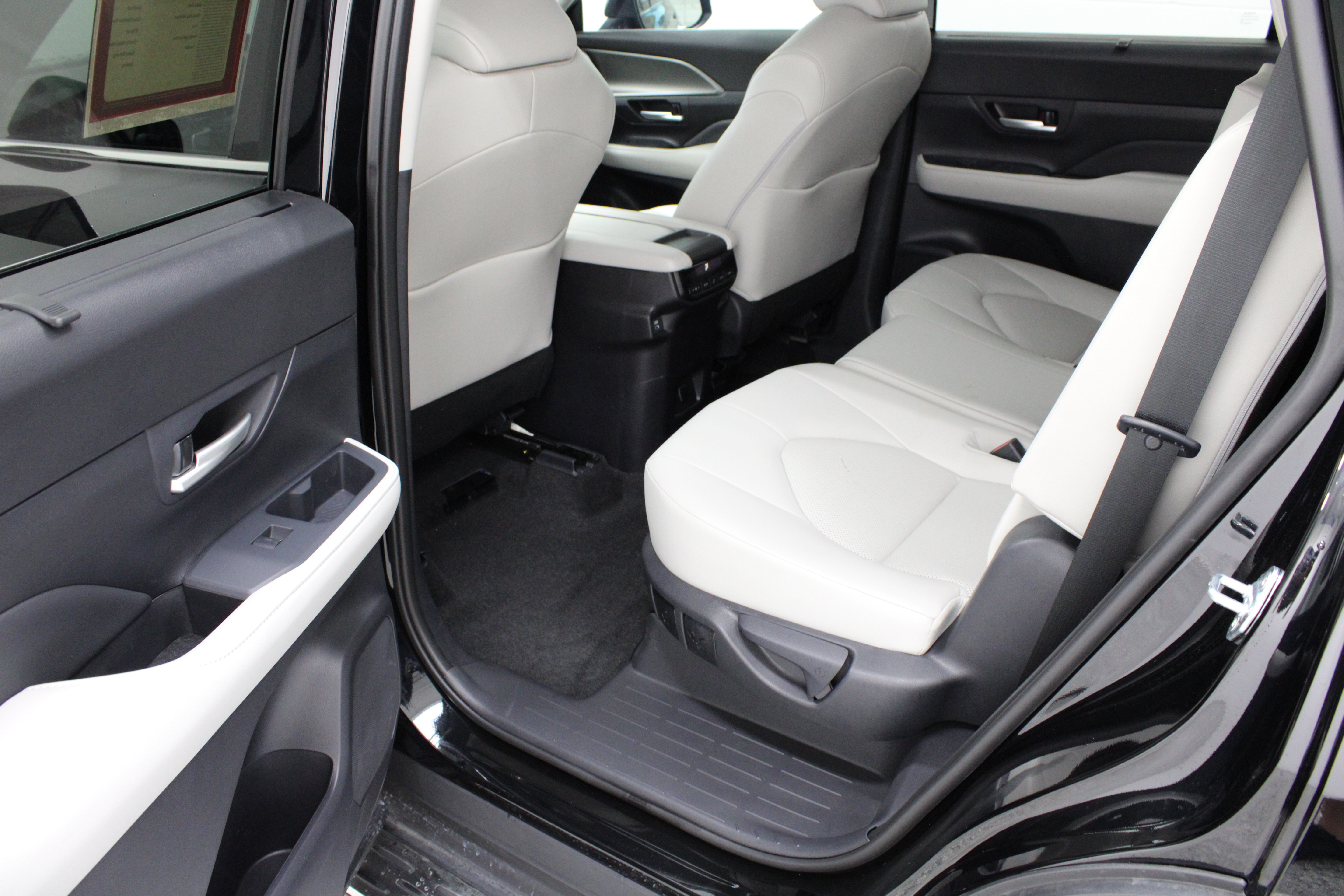 Used 2026 Toyota Grand Highlander AWD image 28
