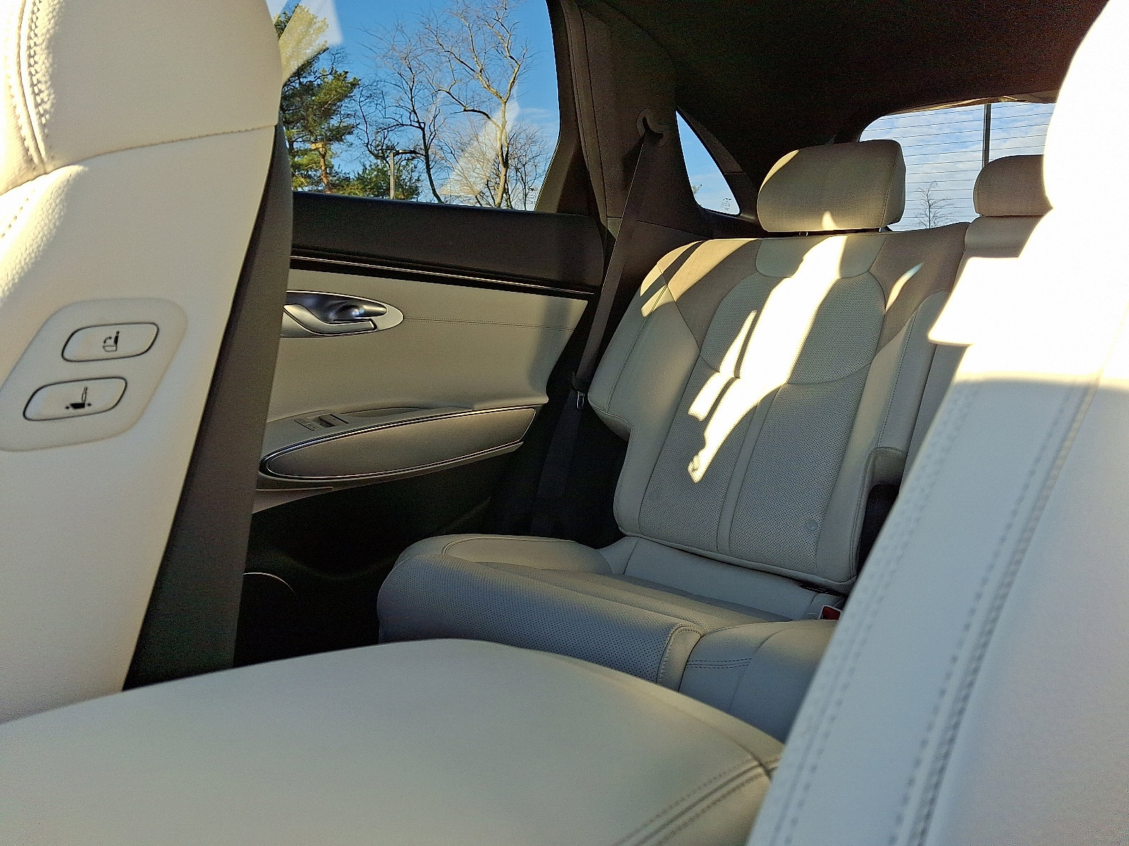 Certified 2025 Genesis Electrified GV70 image 18