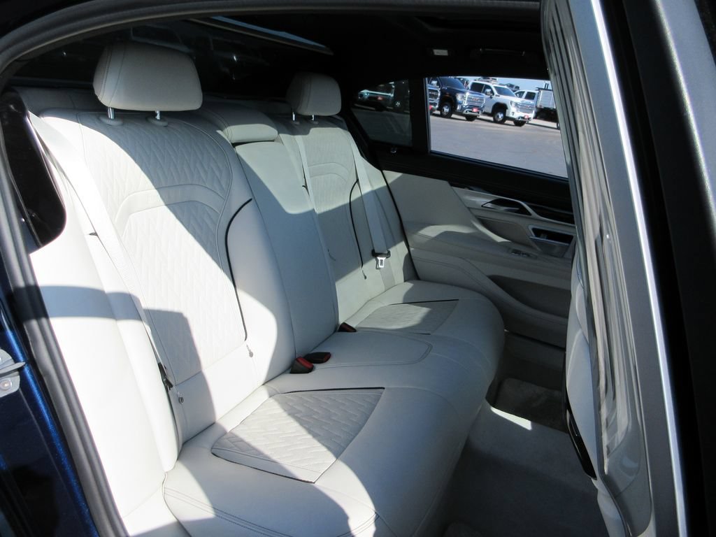 Used 2020 BMW 745e xDrive AWD/4WD image 24