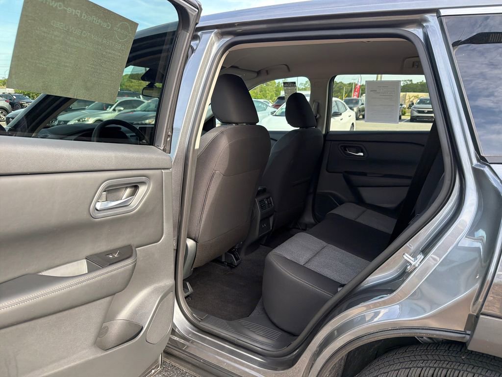 Certified 2026 Nissan Rogue SV FWD image 17