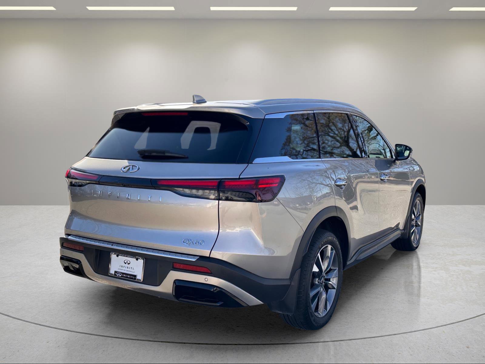 Used 2023 INFINITI QX60 Luxe w/ Performance Audio Package FWD image 5