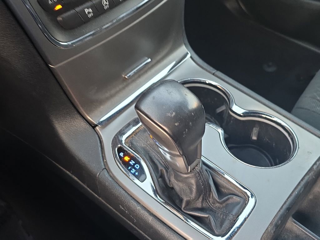 Used 2019 Jeep Grand Cherokee Laredo image 28