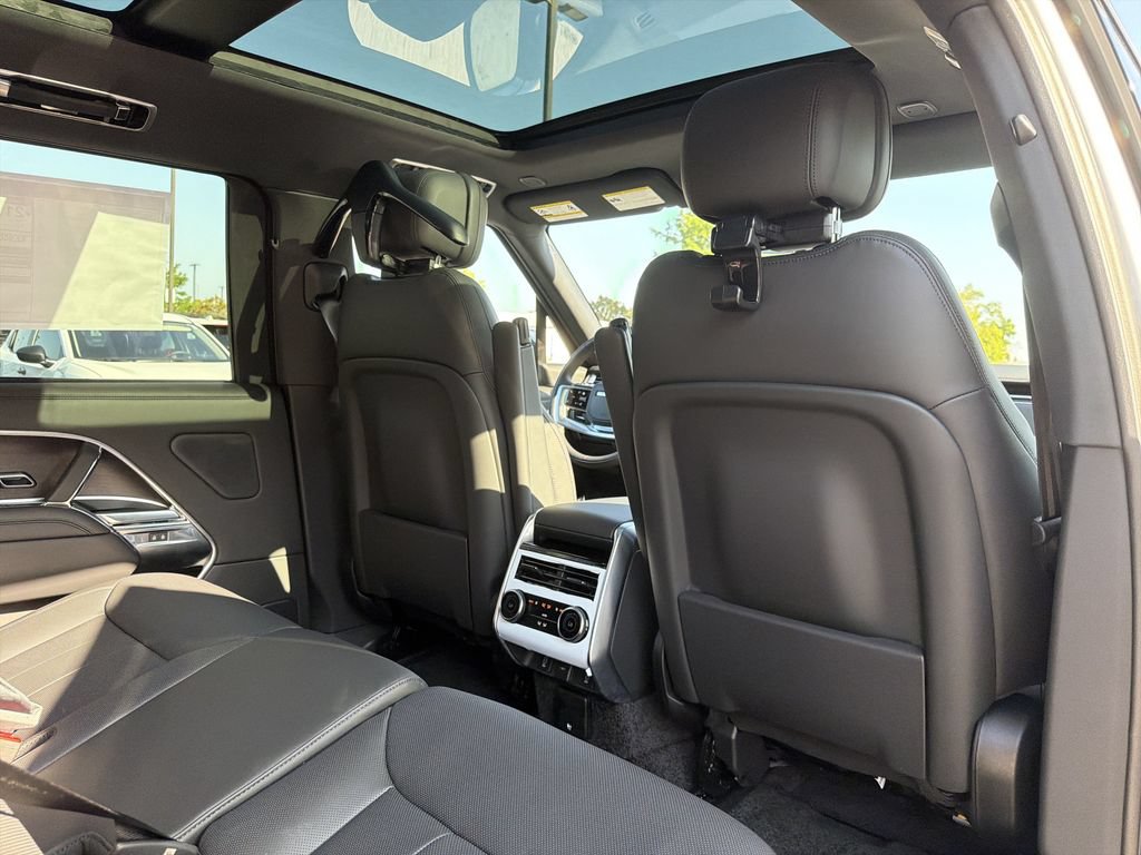 New 2026 Land Rover Range Rover Long Wheelbase SE AWD/4WD image 15