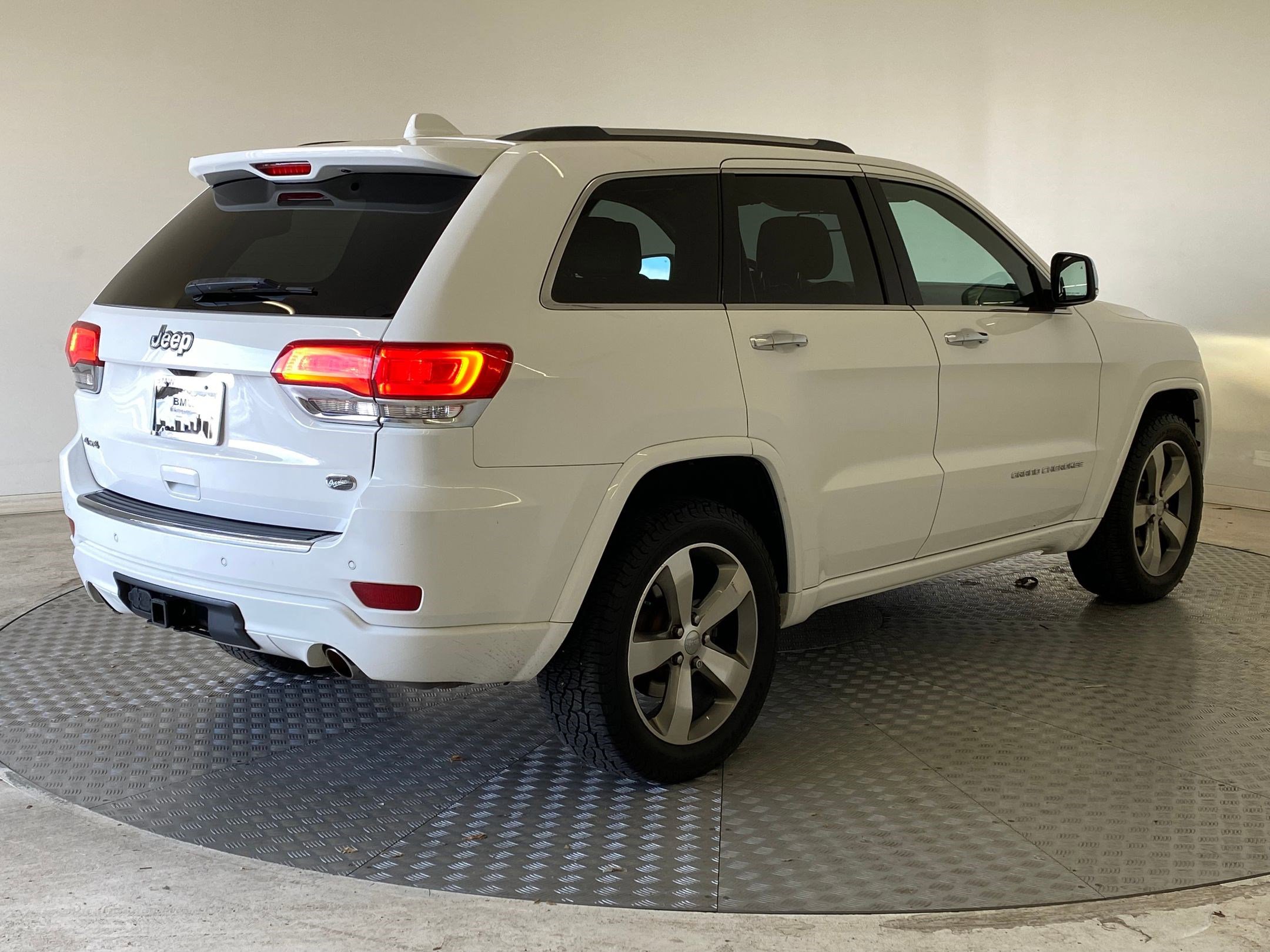 Used 2015 Jeep Grand Cherokee Overland w/ Advanced Technology Group image 9