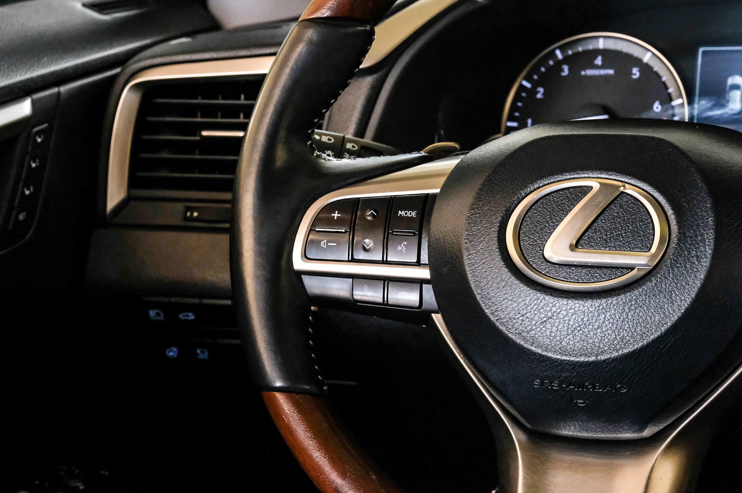 Used 2022 Lexus RX 350L FWD w/ Premium Package image 17