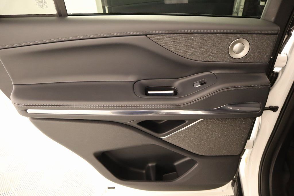 New 2025 Lincoln Navigator Reserve w/ Jet Appearance Package image 18