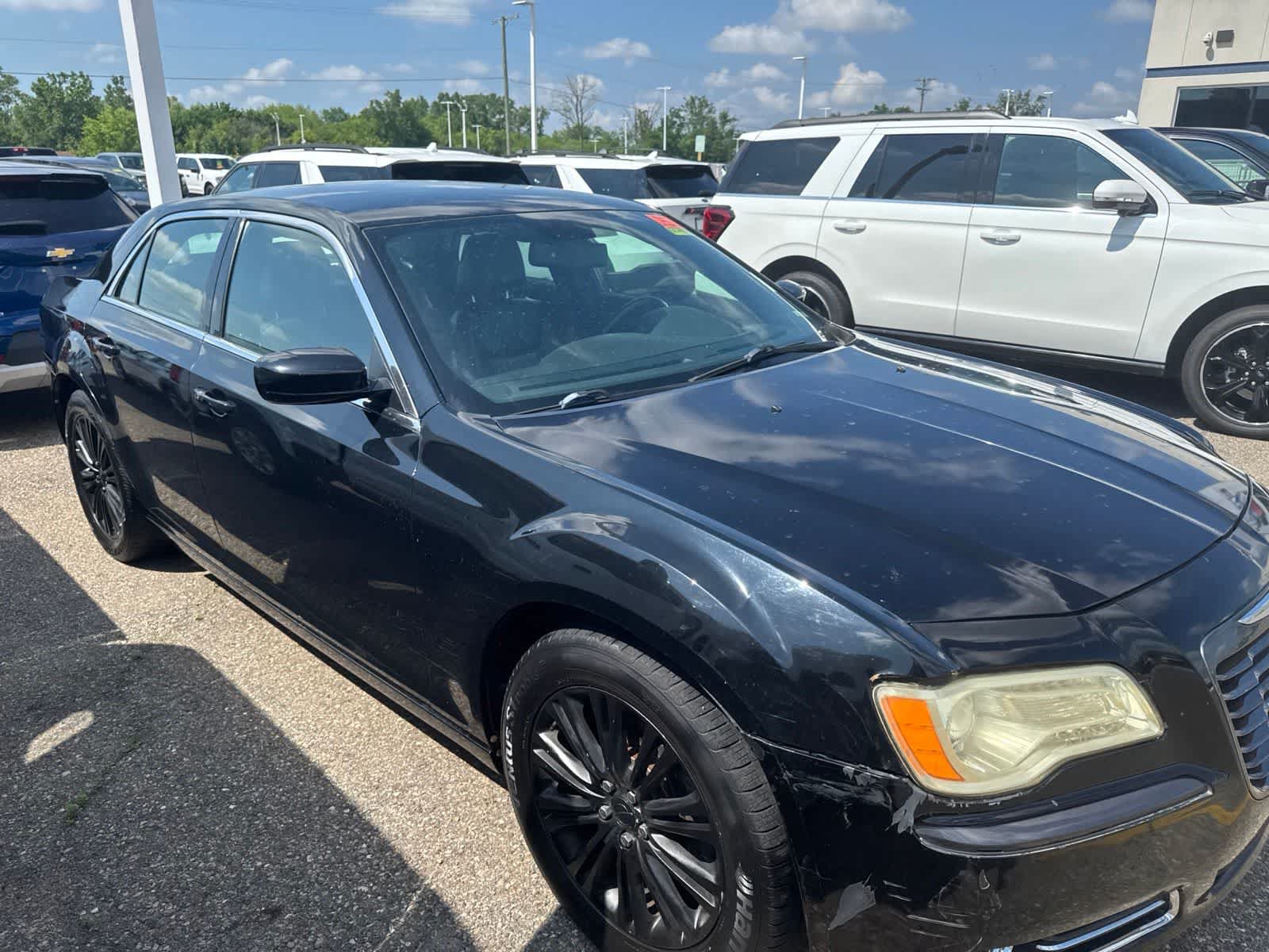 Used 2014 Chrysler 300 AWD w/ Driver Convenience Group image 8