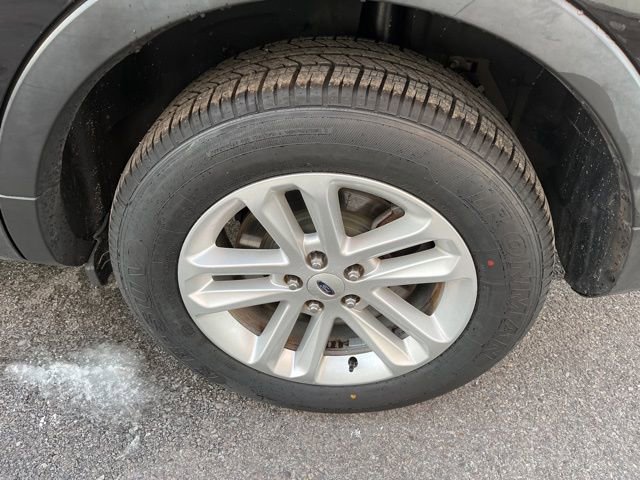 Used 2016 Ford Explorer XLT w/ Equipment Group 202A FWD image 26