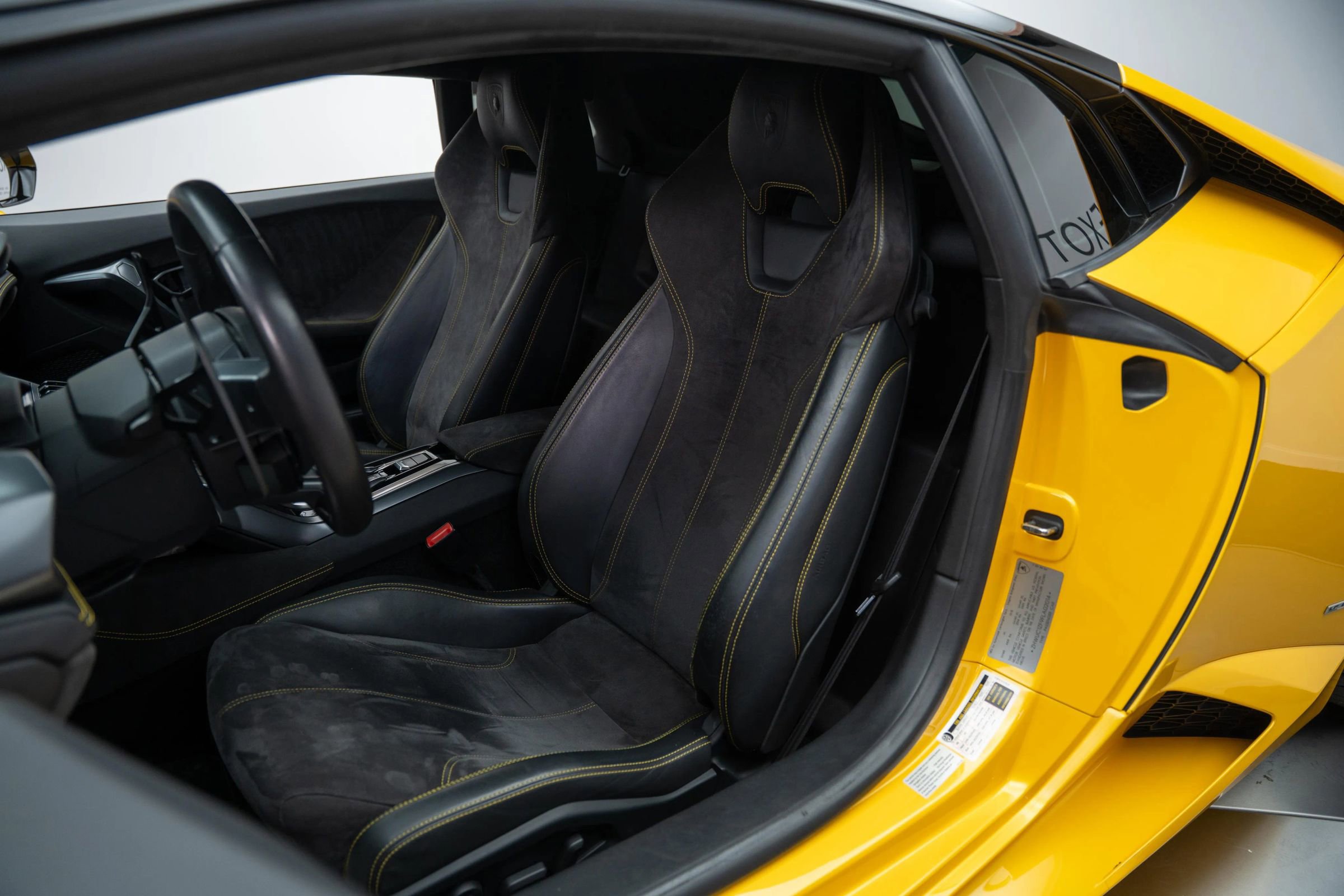 Used 2015 Lamborghini Huracan LP 610-4 image 3