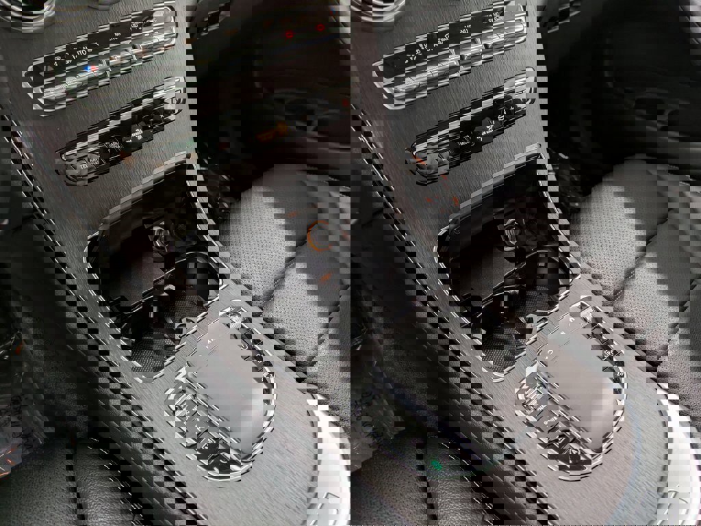 Used 2021 Mercedes-Benz GLC 300 4MATIC image 14