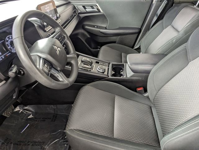 Used 2024 Mitsubishi Outlander ES image 13
