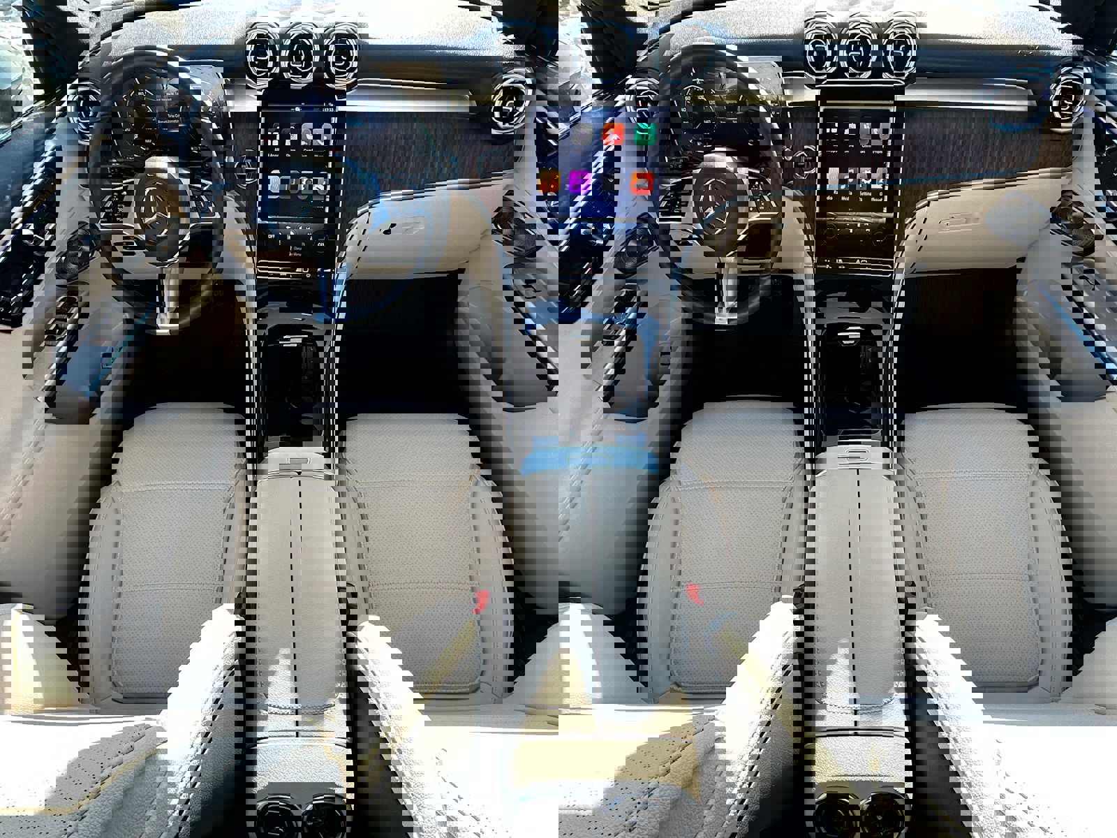 Used 2025 Mercedes-Benz GLC 350e 4MATIC image 18