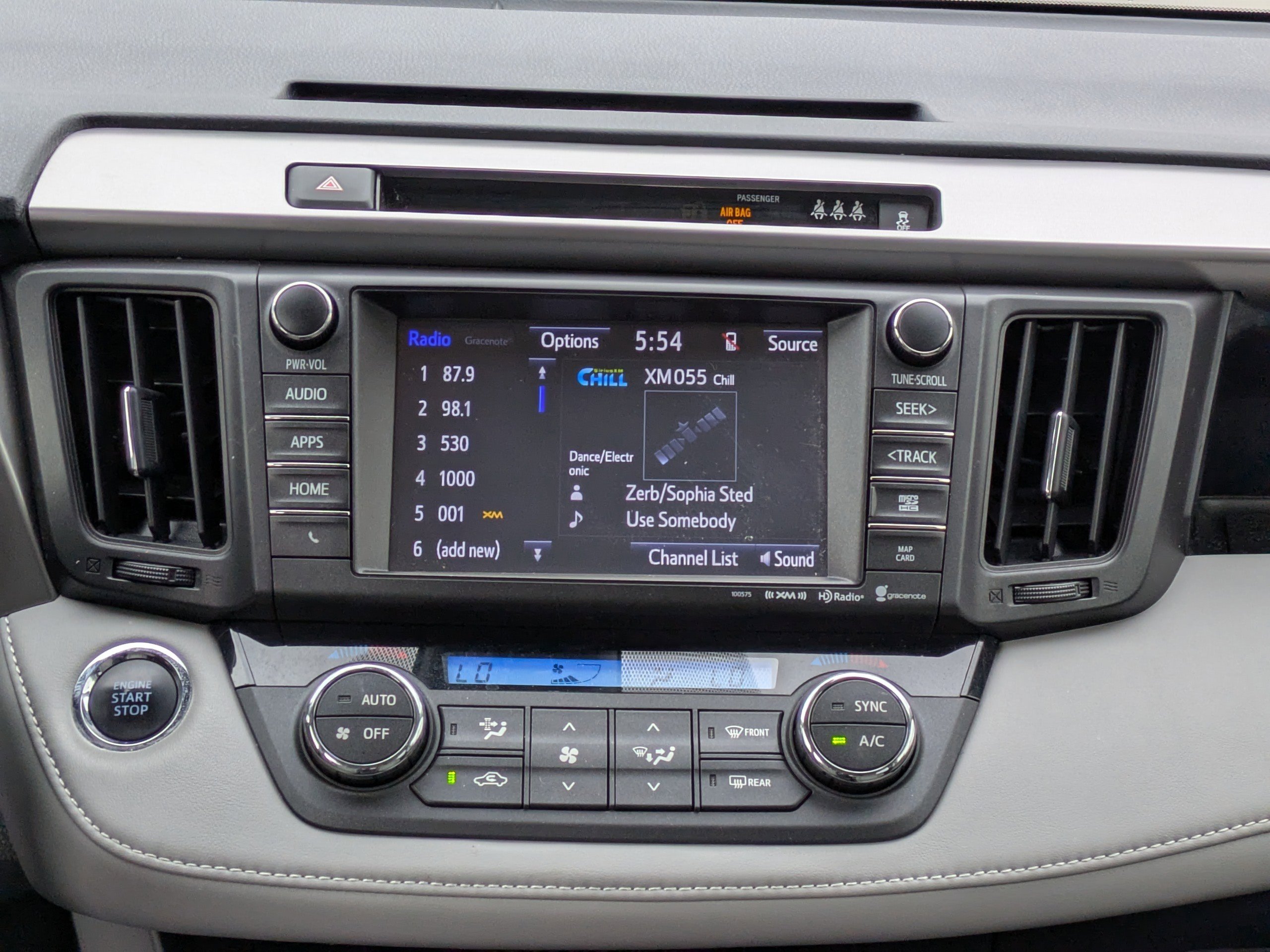 Used 2018 Toyota RAV4 Limited FWD image 15