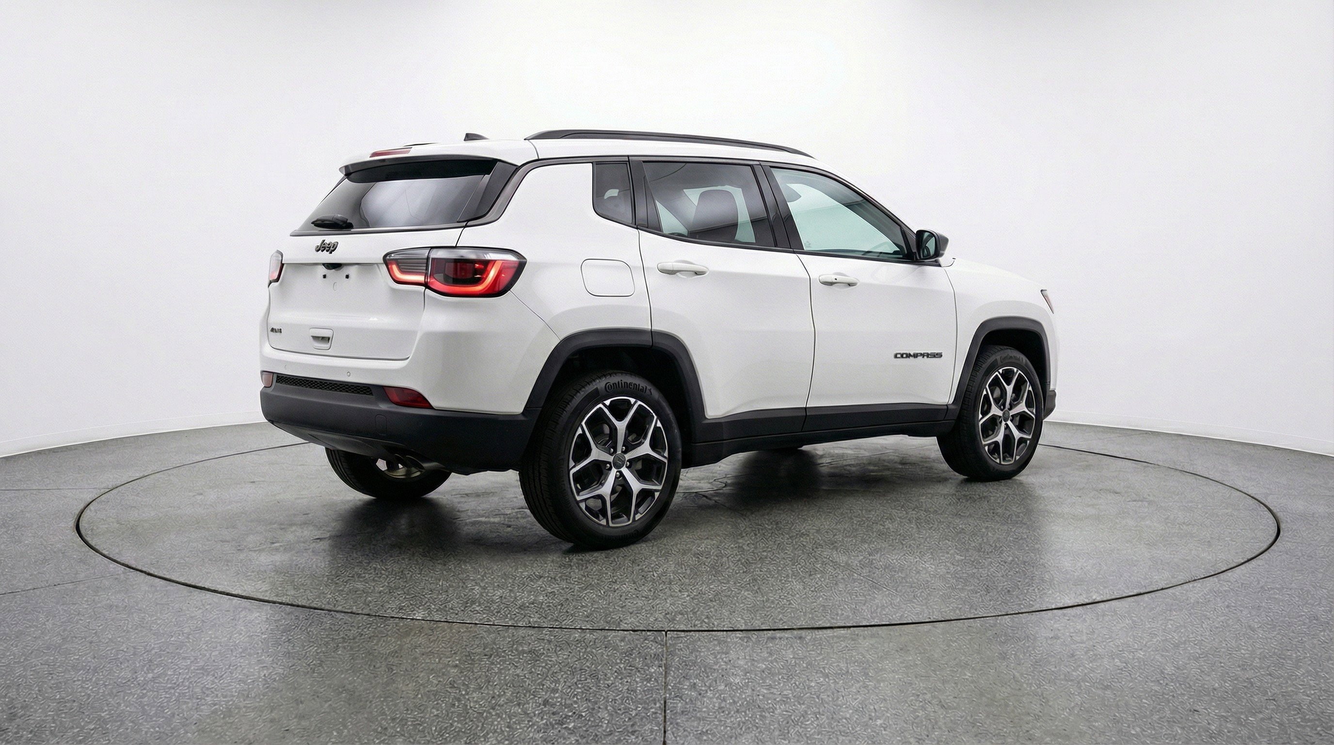 Used 2025 Jeep Compass Limited image 9