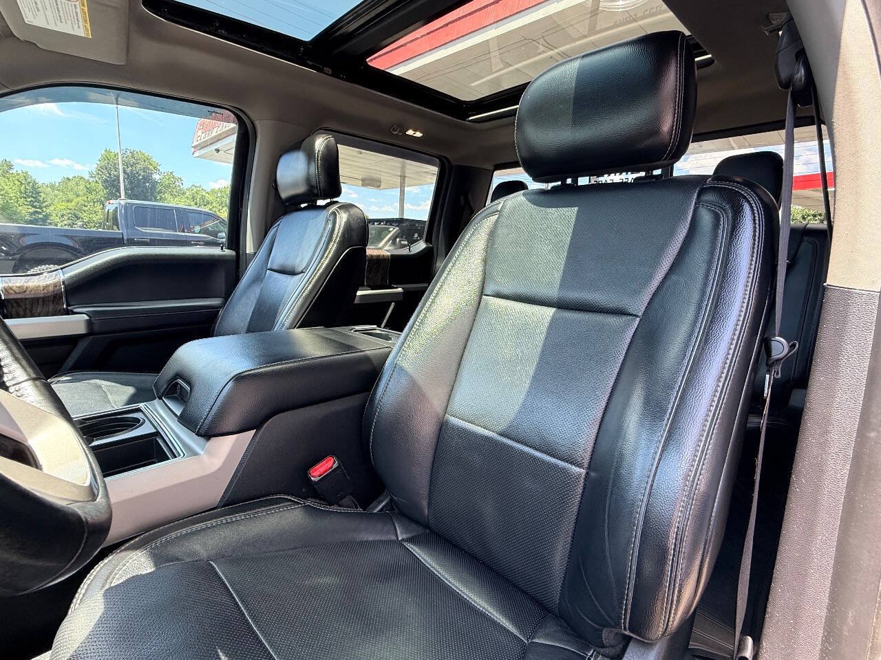 Used 2017 Ford F350 Lariat w/ Lariat Ultimate Package AWD/4WD image 29