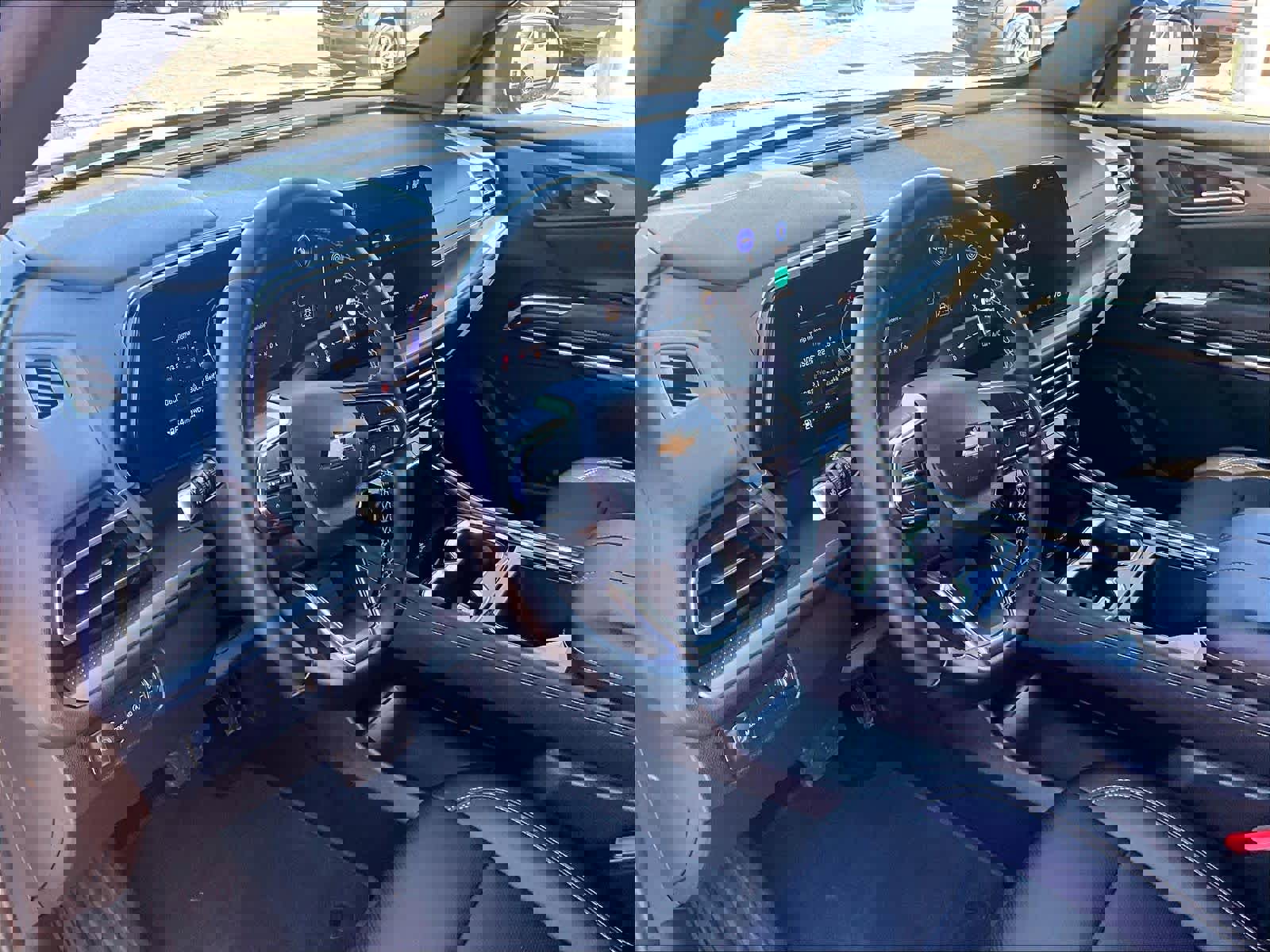 Used 2025 Chevrolet Traverse LT image 8