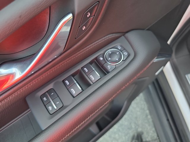 Used 2024 GMC Yukon Denali AWD/4WD image 30