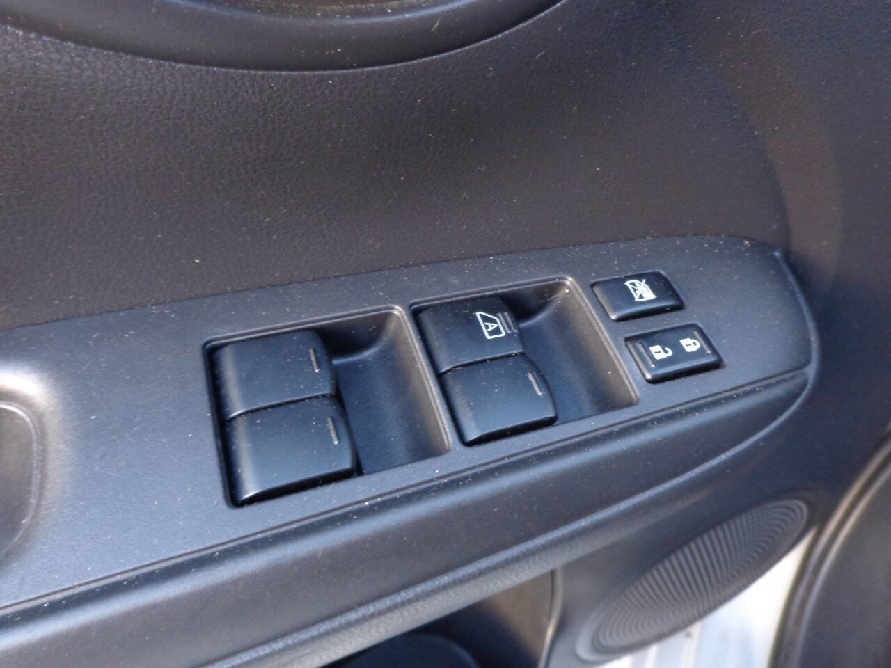 Used 2014 Nissan Versa SV w/ Convenience Package image 13